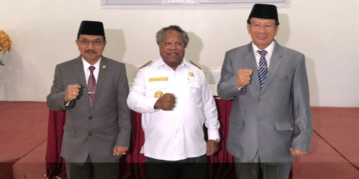 marthen-paiding-purna-tugas-nicolass-kuahaty-jabat-plt-sekda-mimika